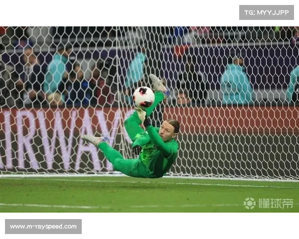 洲际杯点球大战决胜瞬间：萨福诺夫扑出弗拉门戈关键点球